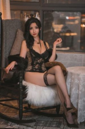 变成黑皮肤女孩和朋友在一起